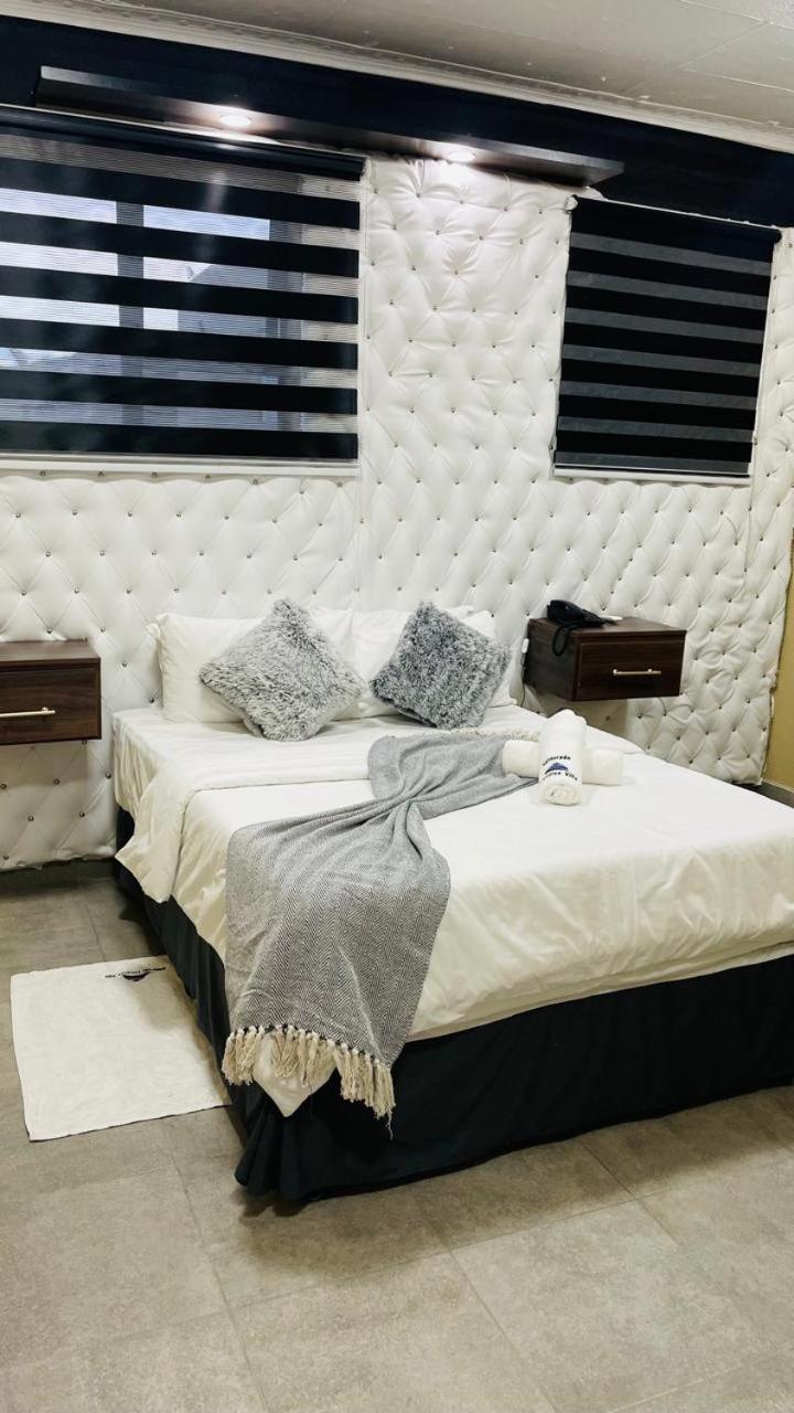Naldorado Executive Villa Нелспрёйт Экстерьер фото